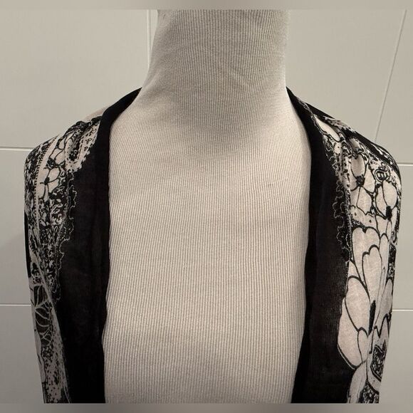 NWT Black and White Floral Kimono Cardigan - Picture 2 of 5